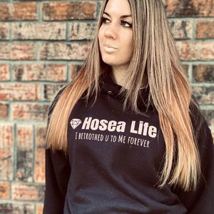 Meet your Posher, Faith courtney